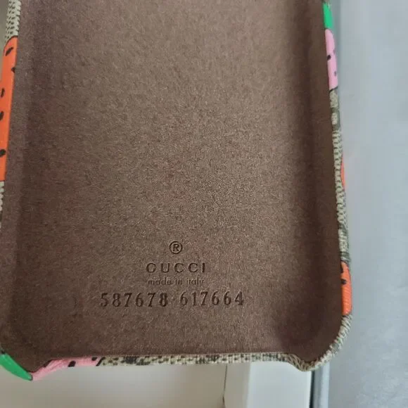 Gucci NIB Supreme Strawberry iPhone Case NWT Fits iPhone X/XS - Picture 2 of 5